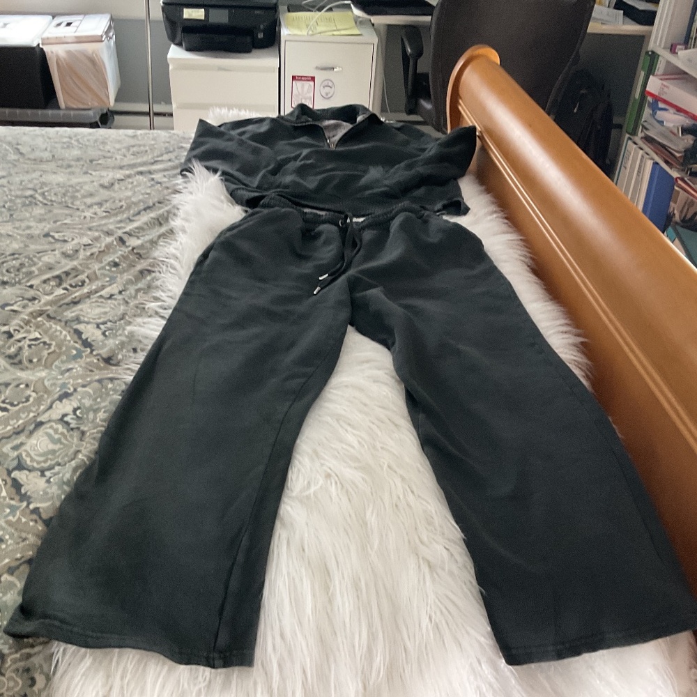 Sweatshirt and sweatpants set